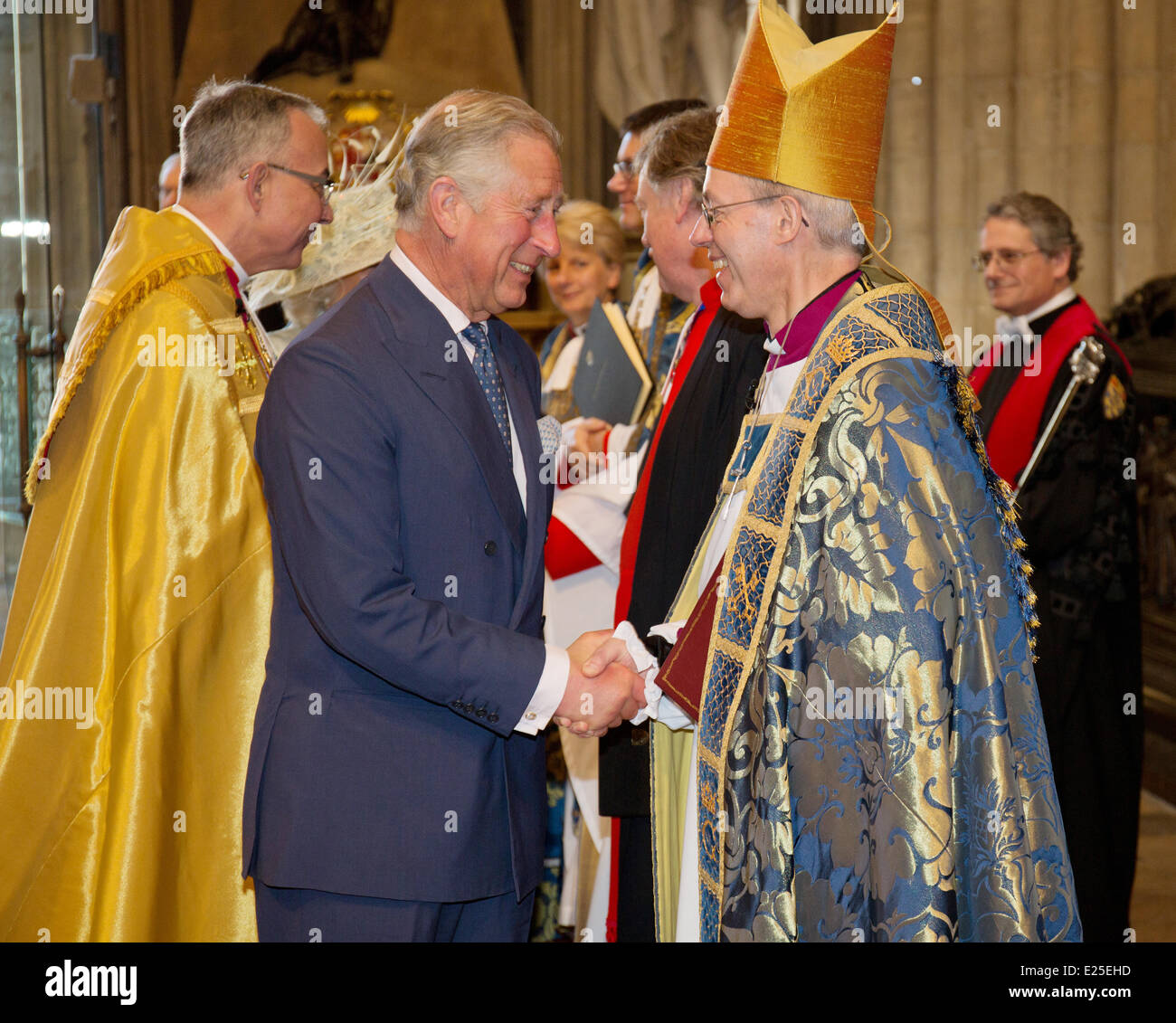 LONDON - UK - 4. Juni 2013: ROTA: Großbritanniens HM Königin Elizabeth, begleitet von The Duke of Edinburgh und Mitglieder der königlichen Familie besuchen A Service anlässlich des 60. Jahrestages der Krönung in der Westminster Abbey in London.Royal Rota Foto von Jack Hill/Lieferung von Ian Jones Fotografie. Keine Uk Sales für 28 Tage bis 07.02.13 Featuring: Prinz Charles, Prinz von Wales, Justin Welby Where: London, Vereinigtes Königreich bei: 4. Juni 2013 Stockfoto