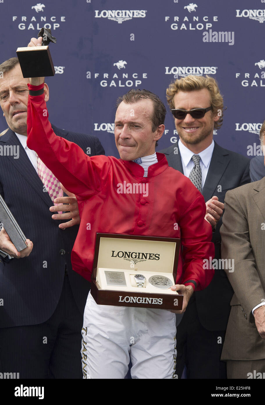 Grand Handicap Longines Pferderennen im Hippodrome de Chantilly Featuring: Simon Baker, Thierry Jarnet wo: Chantilly, Frankreich bei: 16. Juni 2013 Stockfoto