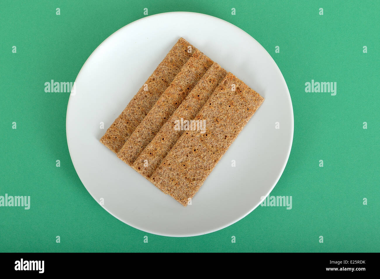 Vier Roggen Getreidescheiben bietet 100 Kalorien Stockfoto