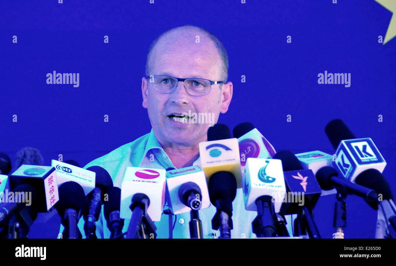 Kabul, Afghanistan. 16. Juni 2014. Leiter der Beobachtungsmission der EU-Wahl-Assessment-Team (Essen, EU) Thijs Berman spricht auf einer Pressekonferenz in Kabul, Afghanistan, 16. Juni 2014. Thijs Berman am Montag würdigte den Mut der Afghanen für von ihrem Recht des Wahlrechts auf 14 Juni Präsidentschaftswahlen Abfluss aber betont das Volk abstimmen Integrität gewahrt werden sollte. Bildnachweis: Omid/Xinhua/Alamy Live-Nachrichten Stockfoto