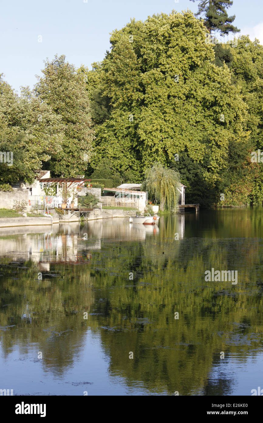 Eingang und Tür der Park von Jarnac, Charente, Poitou Charentes, Frankreich. Stockfoto