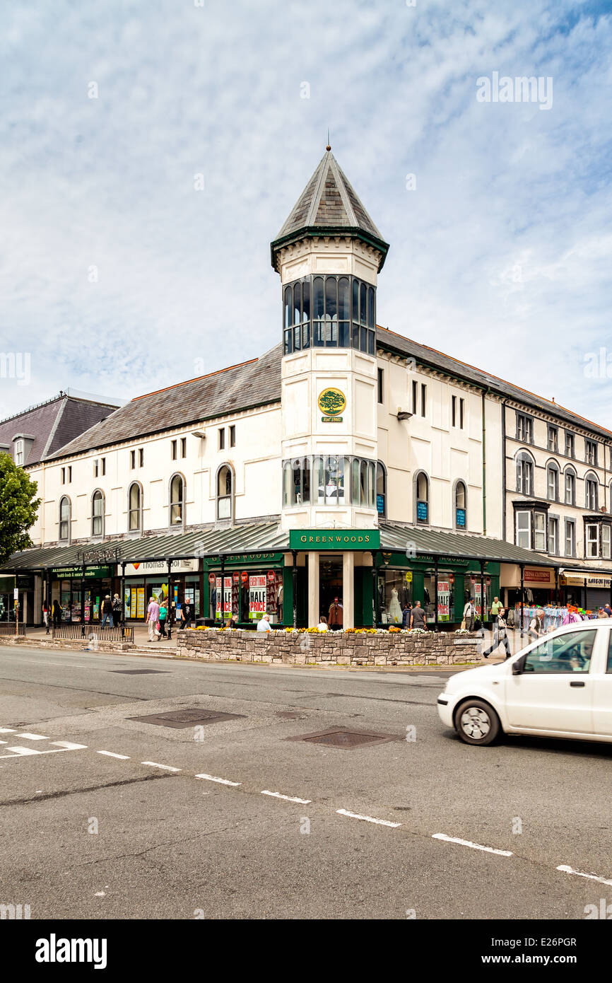 Greenwoods Menswear Store, gegründet 1860, Mostyn Street, Llandudno, Gwynedd Stockfoto