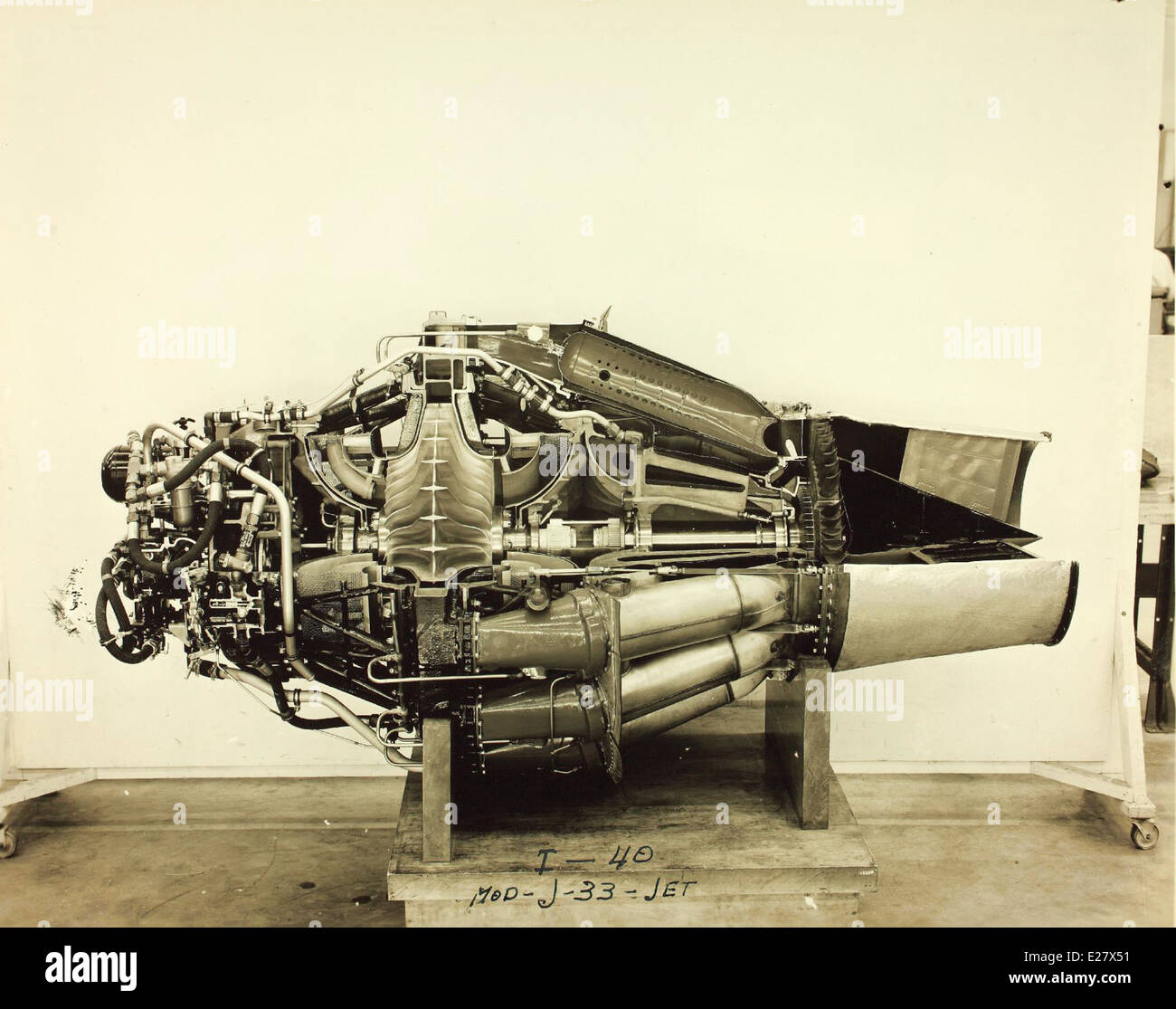 Das Werk Convair/General Dynamics war ein integraler Bestandteil der Produktion des Allison J-33-Triebwerks, eines Turbostrahltriebwerks mit Zentrifugalströmung, das für Militärflugzeuge entwickelt wurde. In den 1950er Jahren trieb er mehrere Flugzeuge an und trug zu Fortschritten im Jet-Antrieb bei. Stockfoto