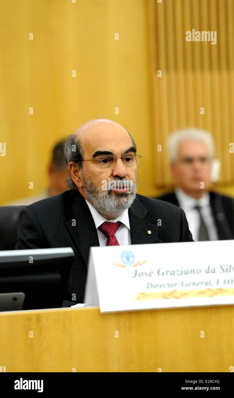 Rom, Italien. 16. Juni 2014. Die UN-Ernährungs und landwirtschaftliche Organization(FAO)-Generalsekretär José Graziano da Silva hält eine Rede bei der Verleihung am Hauptsitz der FAO in Rom, Italien, am 16. Juni 2014. Die FAO anerkannt Chinas herausragende Fortschritte gegen den Hunger am Montag für das erste Jahrtausend Entwicklung Goal(MDG), nämlich die Halbierung des Anteils der unterernährten Menschen seit 1990 erreicht zu haben. Bildnachweis: Xinhua/Alamy Live-Nachrichten Stockfoto