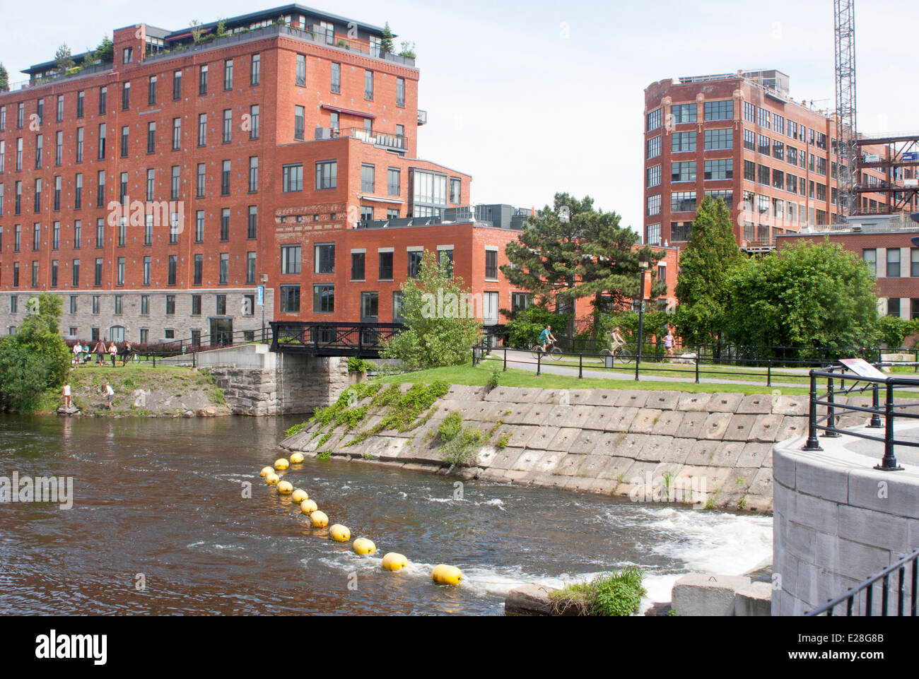 Alte Industriebauten revitalisiert als Eigentumswohnungen entlang der Lachine-Kanal im Stadtteil Griffintown von Montreal Stockfoto