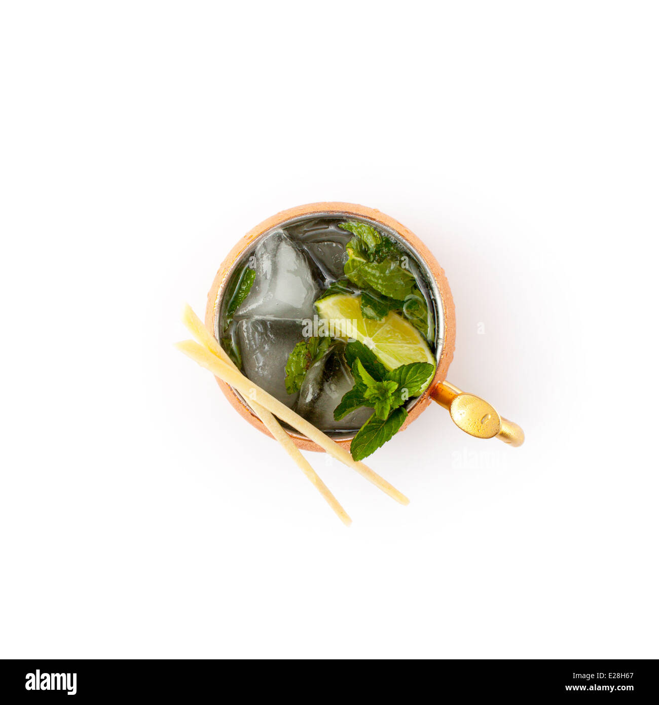 Gin Gin Mule (Moscow Mule w/Gin) in Kupfer Krug mit Garnierung von oben geschossen. Optionale Ausschnitt. Stockfoto