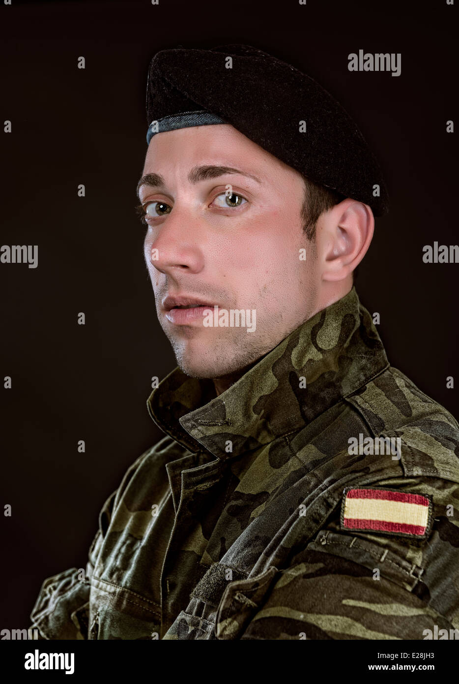 Spanischer Militär auf schwarzem Hintergrund Stockfoto