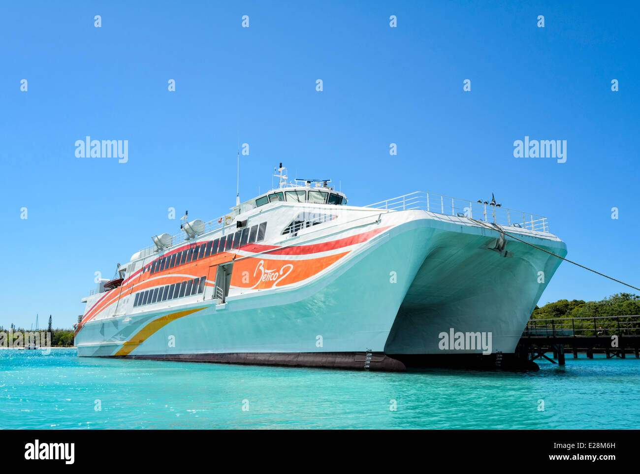 Hoch speed Katamaran Ocean gehen Personen- und Fahrzeug-Fähre - Bitte klicken Sie für mehr info Stockfoto