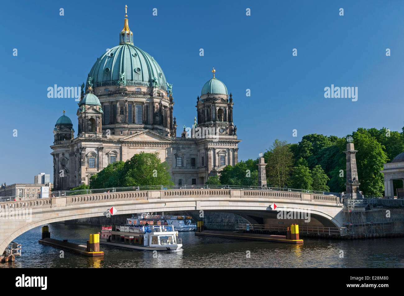 Berliner Dom Berliner Dom und Spree River Brücke Berlin Deutschland Stockfoto