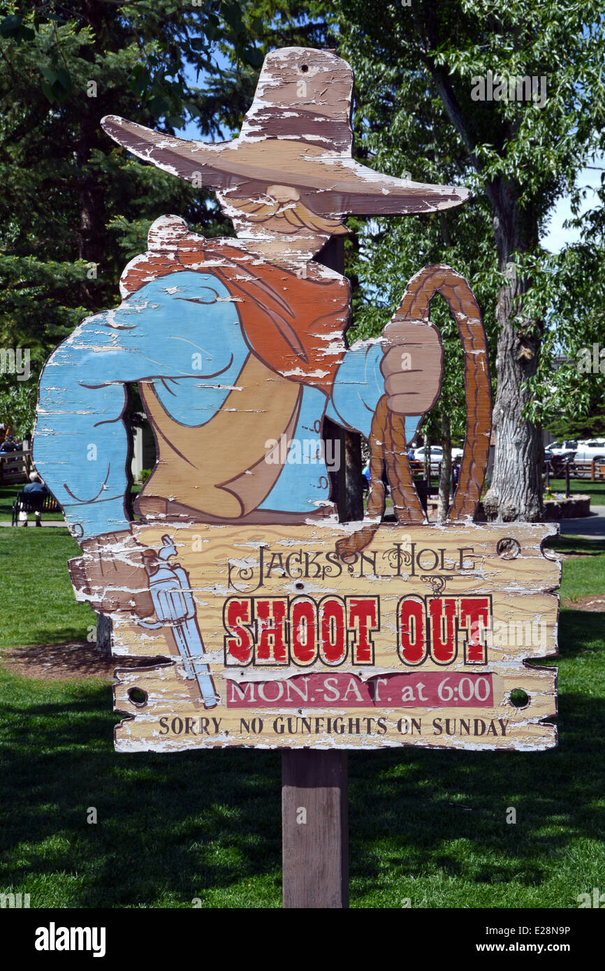 Ein abgenutzten Zeichen für eine tägliche schießen auf dem Stadtplatz in Jackson Hole, Wyoming Stockfoto