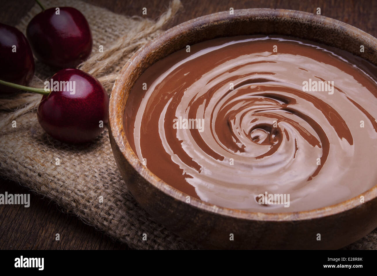 Schüssel mit Schokoladencreme Stockfoto