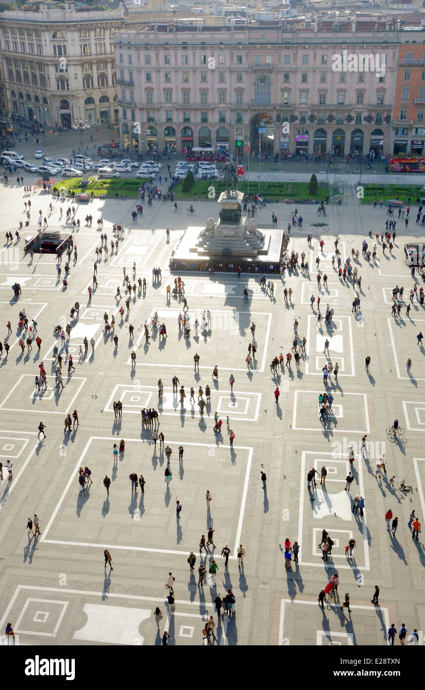 Domplatz von Dom oben in Mailand gesehen Stockfoto