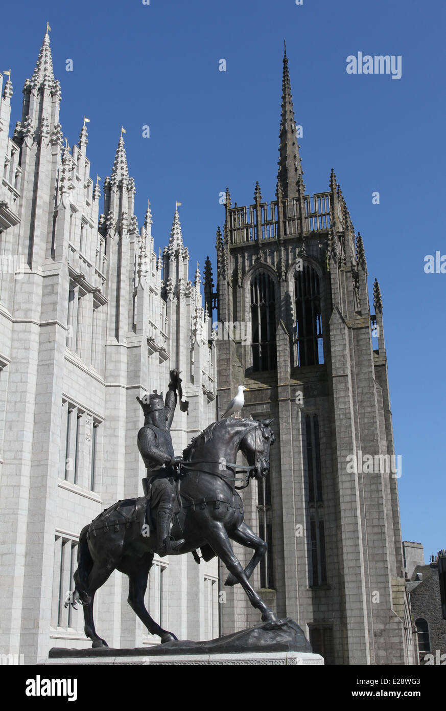 Robert the Bruce Statue außerhalb Marischal College in Aberdeen Schottland juni 2014 Stockfoto