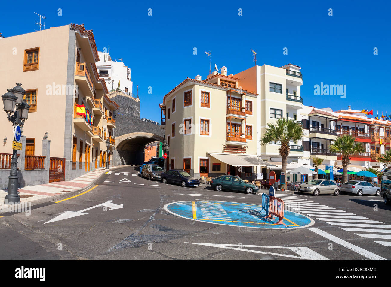 Straße in der Nähe von Plaza de La Patrona de Canarias. Candelaria, Teneriffa, Kanarische Inseln, Spanien Stockfoto