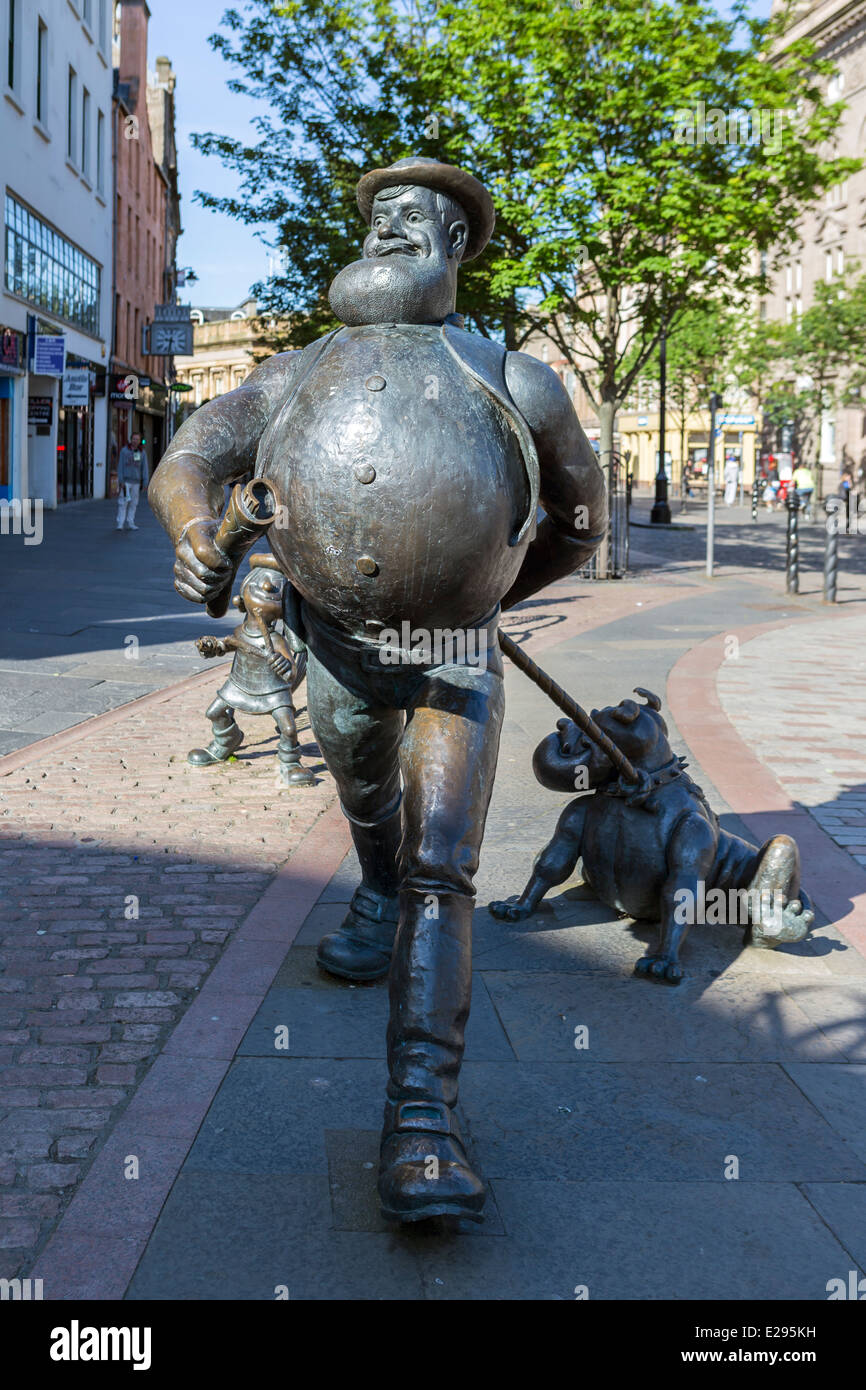 Desperate Dan von der Dandy Comic-Bronze-Statue in Dundee Stockfoto