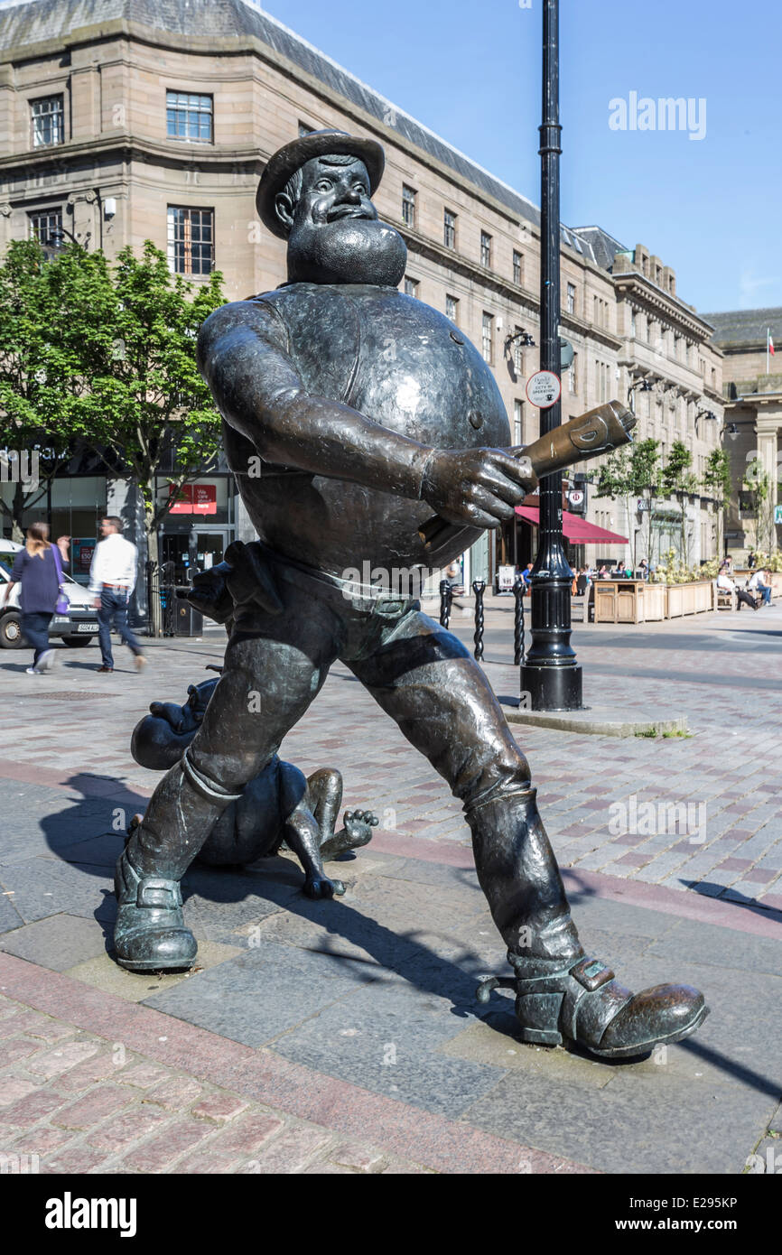 Desperate Dan von der Dandy Comic-Bronze-Statue in Dundee Stockfoto