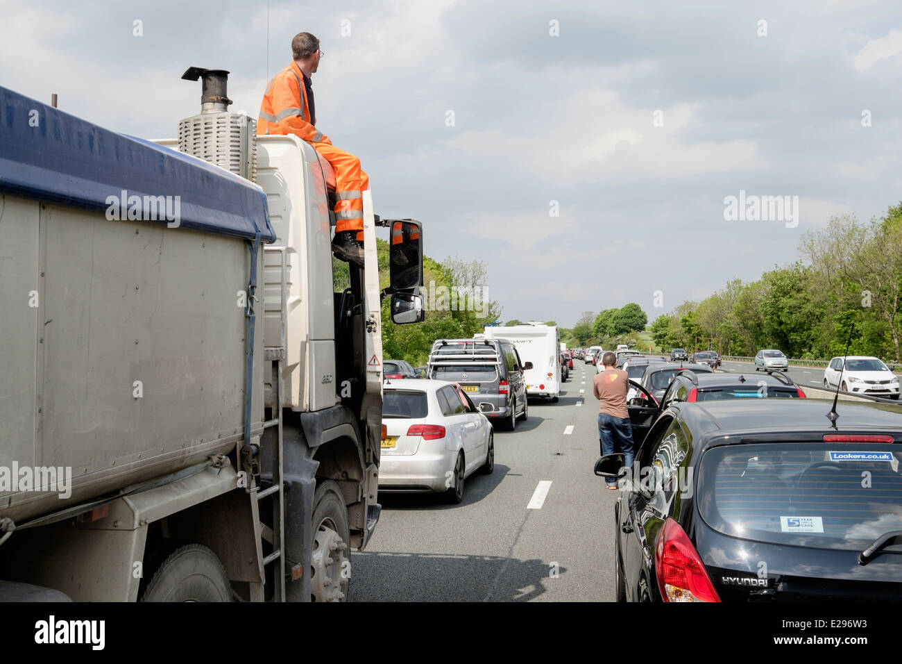 Stehenden Fahrzeugen in einem Verkehr Stau auf Autobahn M6 durch einen Unfall verursacht eine lange Verzögerung. England-UK-Großbritannien Stockfoto