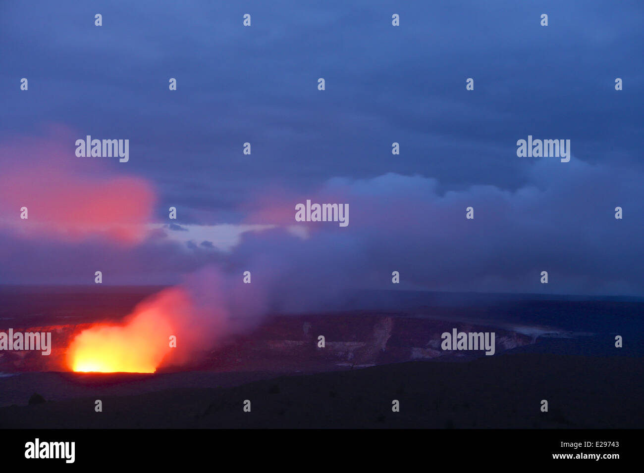 Aktive Halemaʻumaʻu-Krater des Kilauea im Volcanoes National Park, Big Island von Hawaii Stockfoto