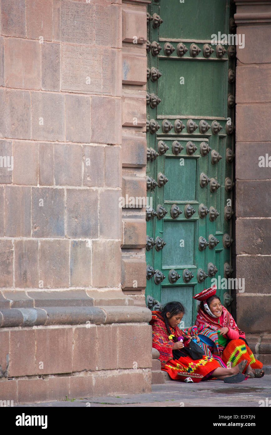 Ein ziemlich Straßenszene in Cusco, Peru, dem alten Sitz des Inka-Reiches hoch in den Anden. Stockfoto Ein ziemlich Straßenszene in Cusco, Peru, dem alten Sitz des Inka-Reiches hoch in den Anden. Stockfoto