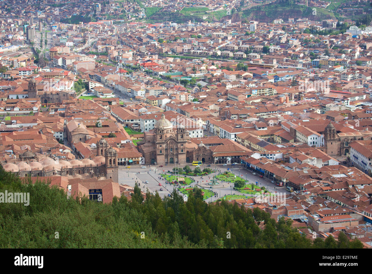 Ein ziemlich Straßenbild oberhalb der Plaza de Armas in Cusco, Peru, dem alten Sitz des Inka-Reiches hoch in den Anden. Stockfoto