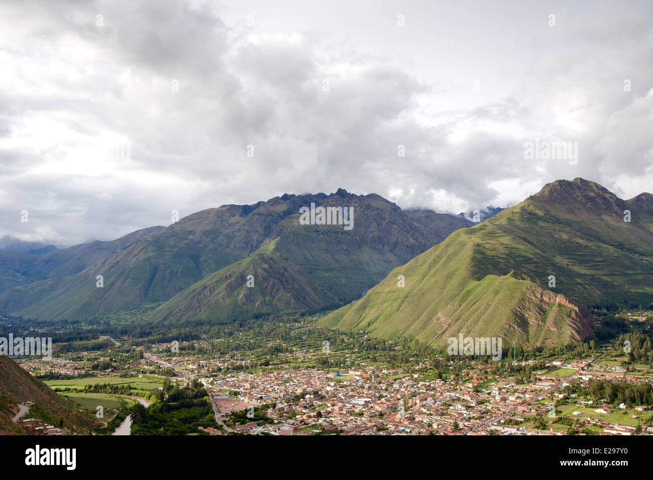 Ein Blick auf das Valle Sagrado, Heiliges Tal in Peru in der Nähe von Cusco im Frühjahr. Stockfoto