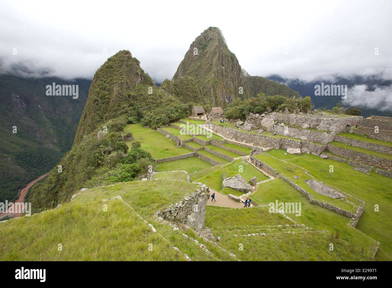 Schöne und geheimnisvolle Machu Picchu, die verlorene Stadt der Inkas, in den peruanischen Anden, bei Sonnenaufgang. Stockfoto