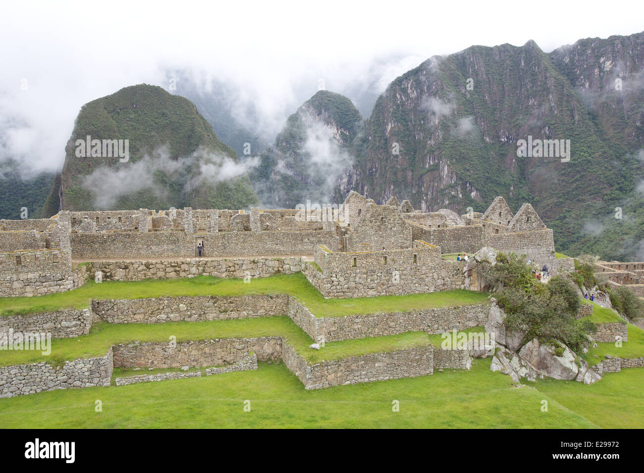 Schöne und geheimnisvolle Machu Picchu, die verlorene Stadt der Inkas, in den peruanischen Anden, bei Sonnenaufgang. Stockfoto