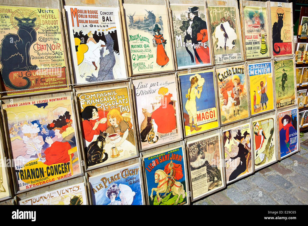 Reproduktion von alten Plakaten, Viertel Montmartre, Paris, Frankreich Stockfoto