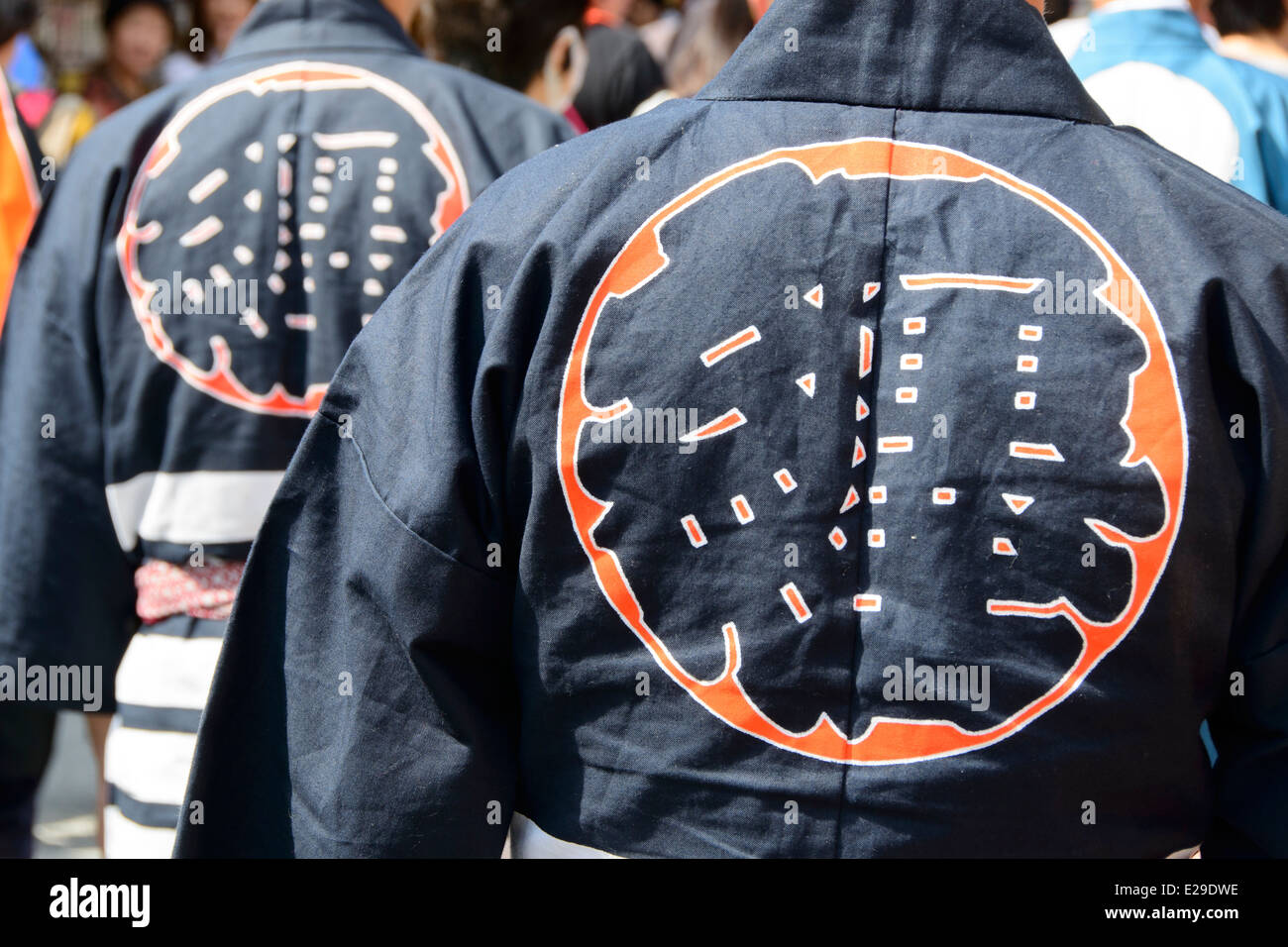 Rückansicht der Männer tragen traditionelle japanische Kleidung, Taito, Tokyo, Japan Stockfoto