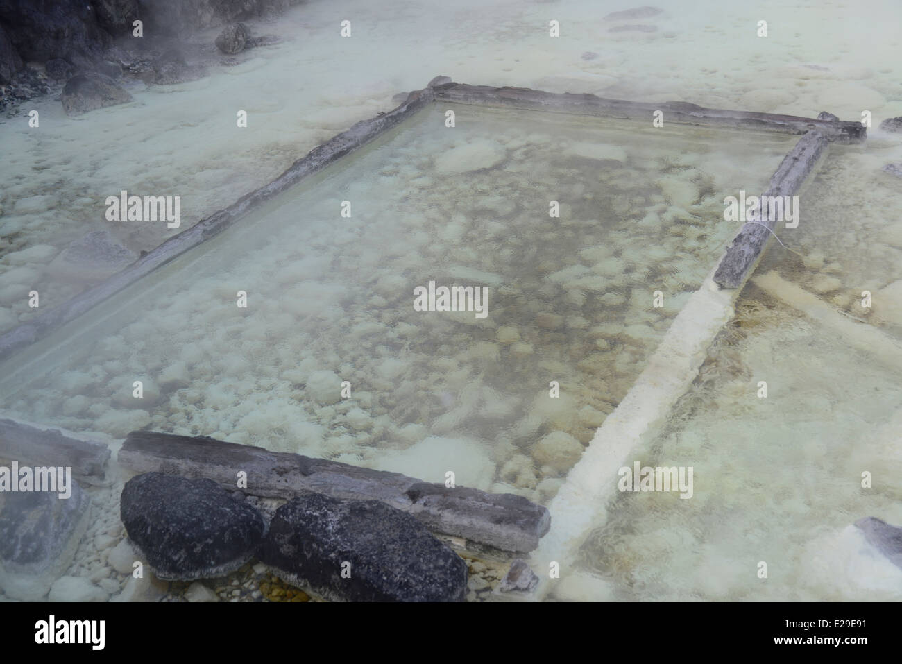 Yubatake (Hot Wasserfeld) von Kusatsu Onsen, Agatsuma, Gunma, Japan Stockfoto