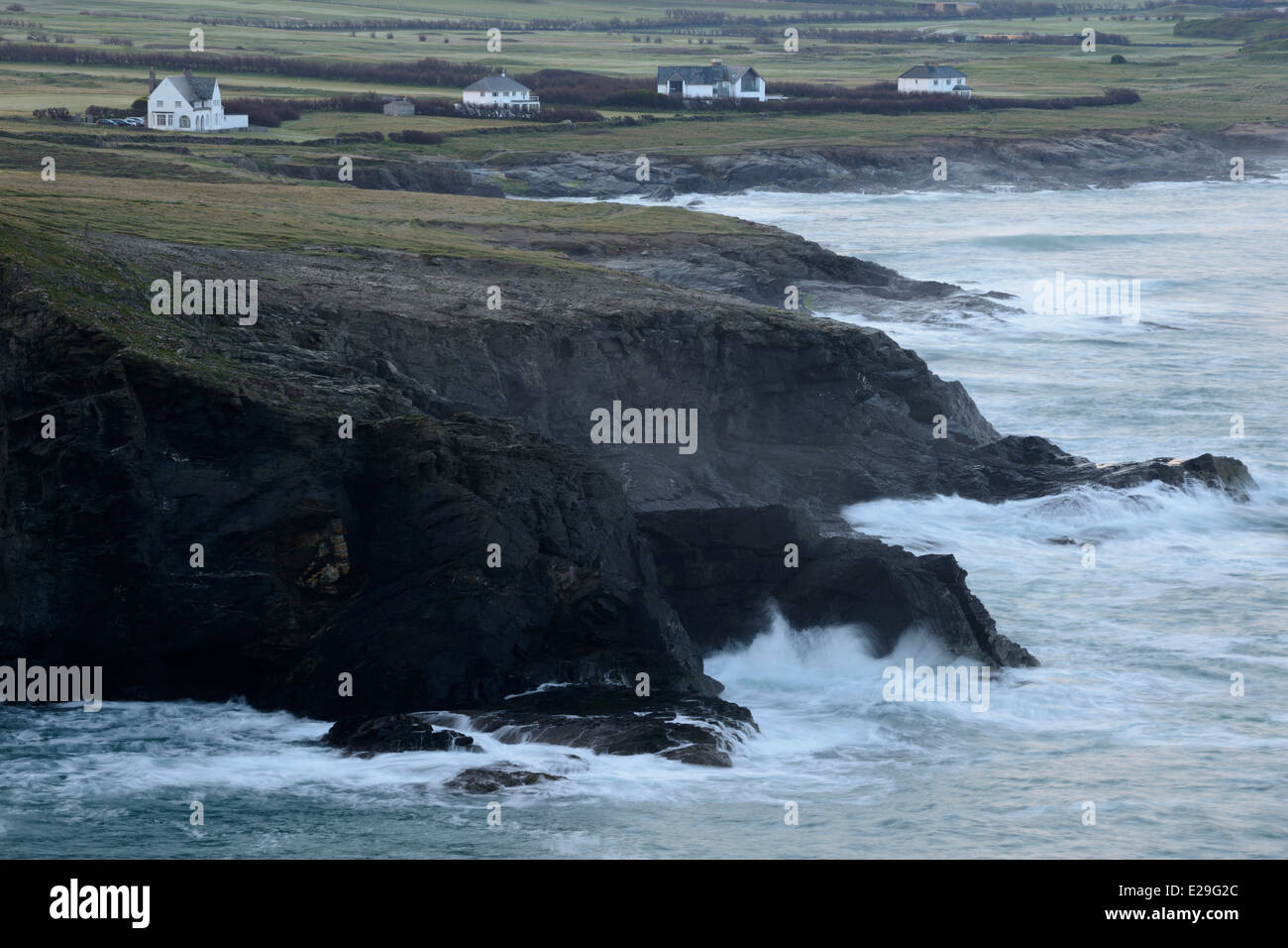 Wellen an der Landzunge nahe Trevose Head, Cornwall. Stockfoto