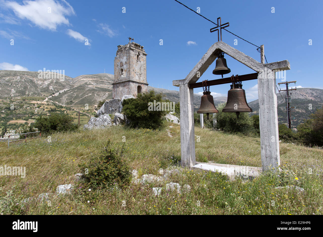 Dorf von Dilinata, Kefalonia. Verlassenen Turm in das Kloster der Jungfrau Maria, Lamia, Gründe. Stockfoto