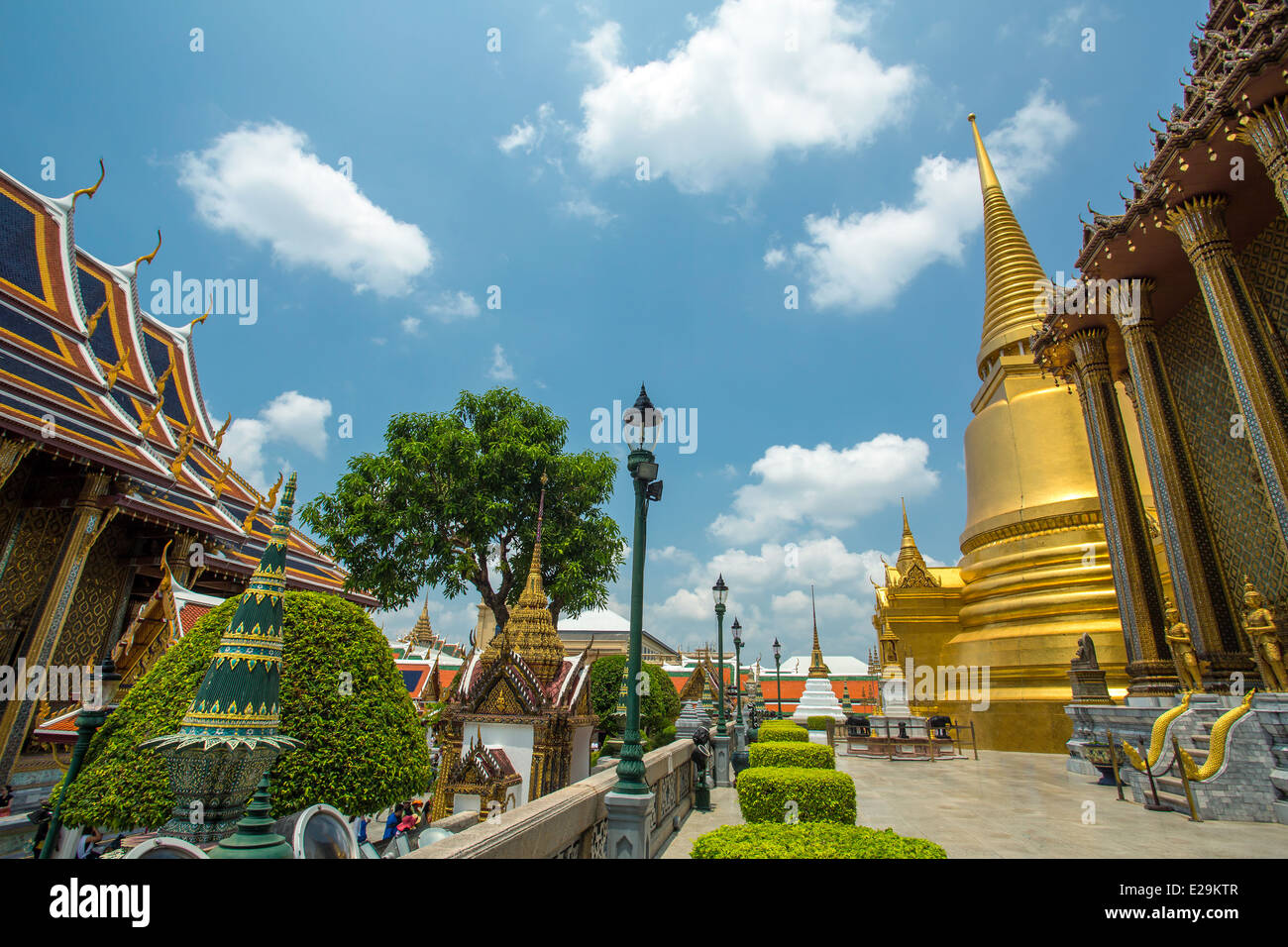 Goldene Stupa im Wat Phra Kaew. Großer Palast, Bangkok, Thailand Stockfoto