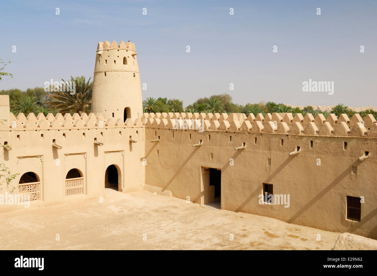 Vereinigte Arabische Emirate, Emirat Abu Dhabi, Al Ain, Fort und Wände im Inneren der Al Jahili Fort Tor Stockfoto