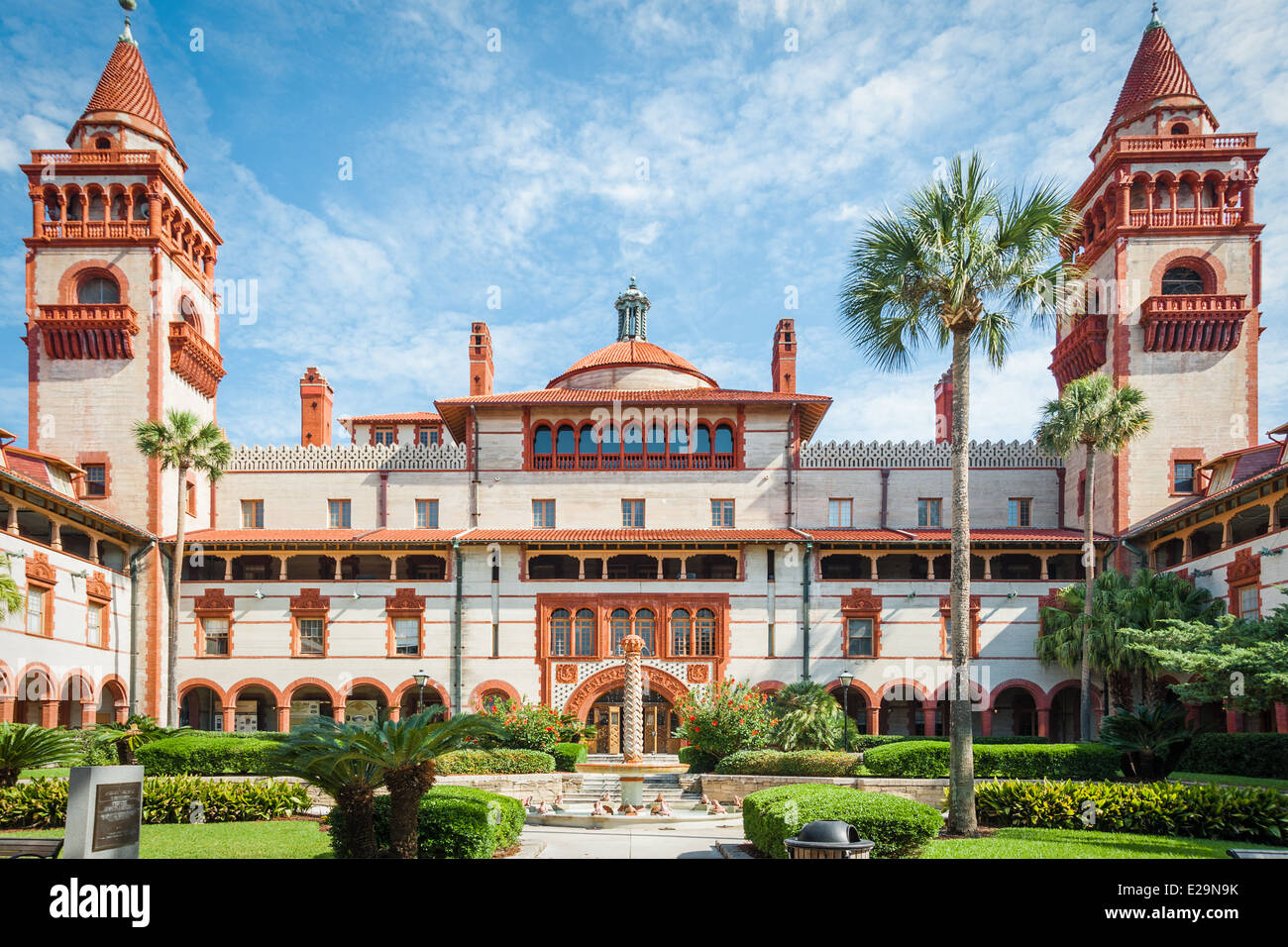 Innenhof des majestätischen Flagler College (ehemals Ponce de Leon Hotel) in St. Augustine, Florida, USA. Stockfoto