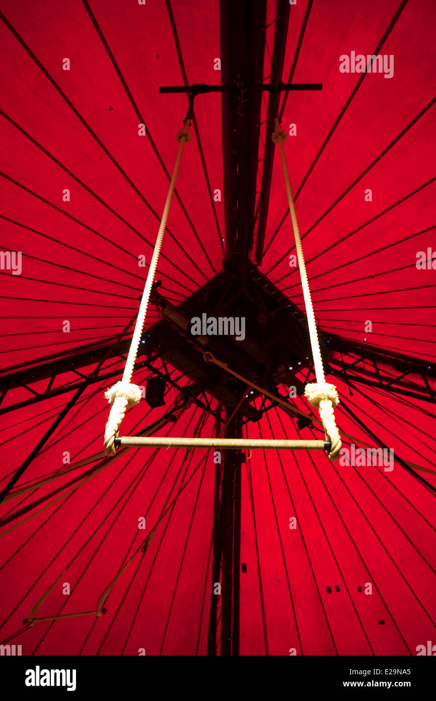 Frankreich, Paris, Cirque Tsigane Romanes (Romanes Tsigane Circus), Trapez und Zirkuszelt Stockfoto