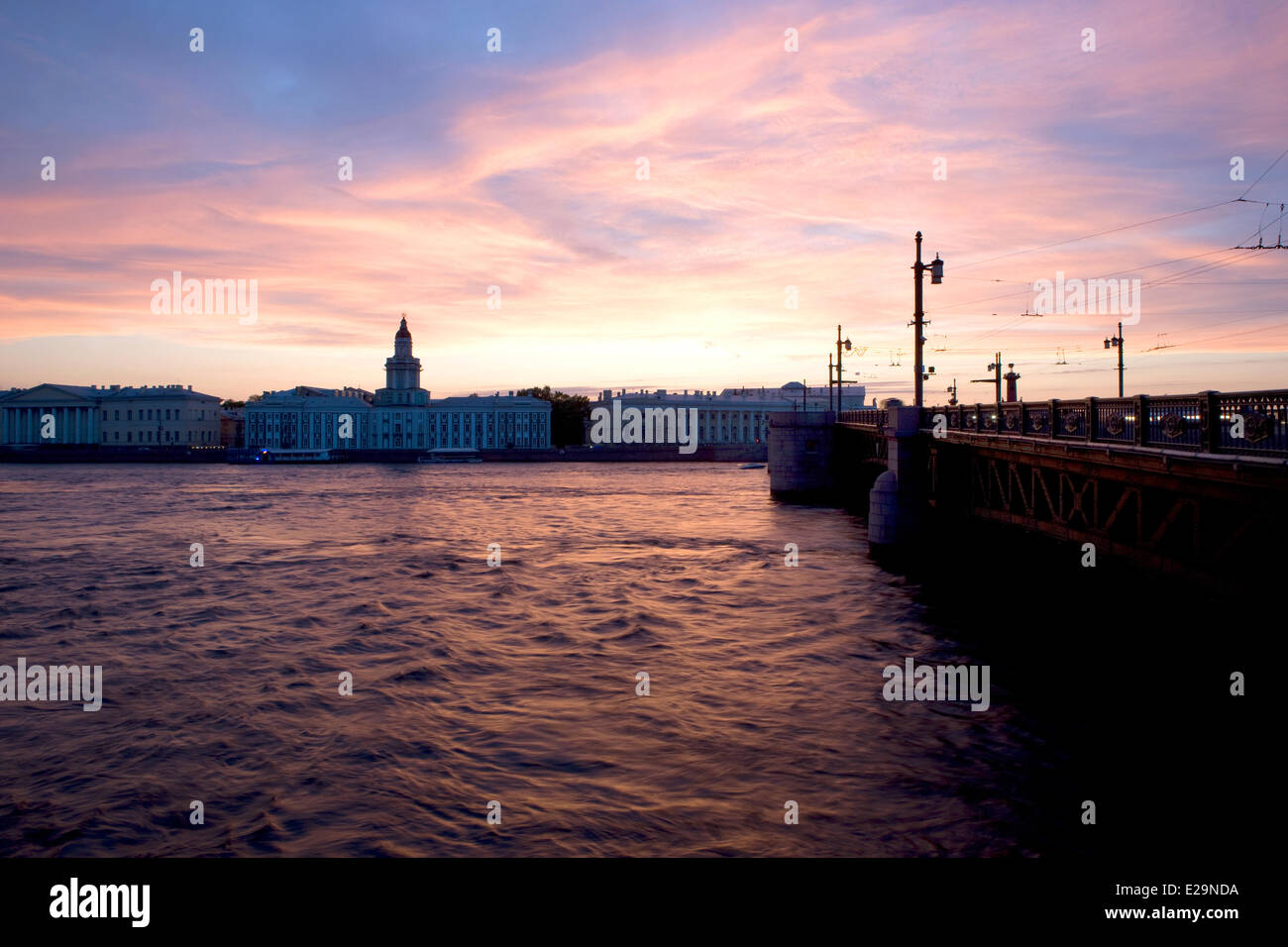 Russland, St. Petersburg, aufgeführt als Weltkulturerbe von der UNESCO, Ermitage Museum und während der Nuits Blanches-Veranstaltungen (Schlaflos Stockfoto