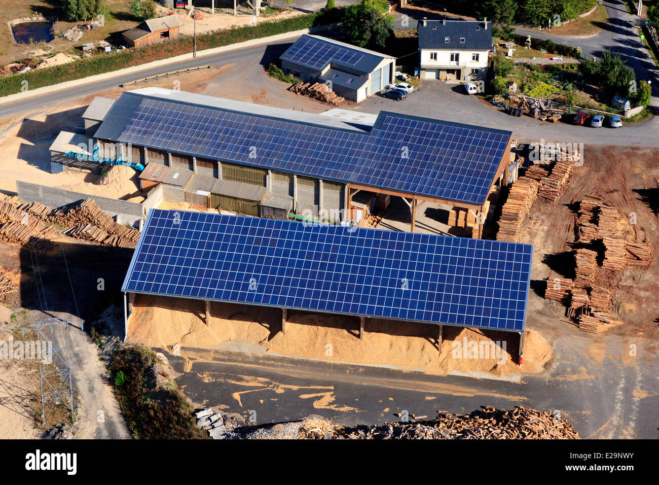 Frankreich, Lozere, Aumont Aubrac, Photovoltaik-Dächern installiert, indem Fonroche-erneuerbare-Energie-Gebäude-Gesellschaft Rondino, behandelt Stockfoto