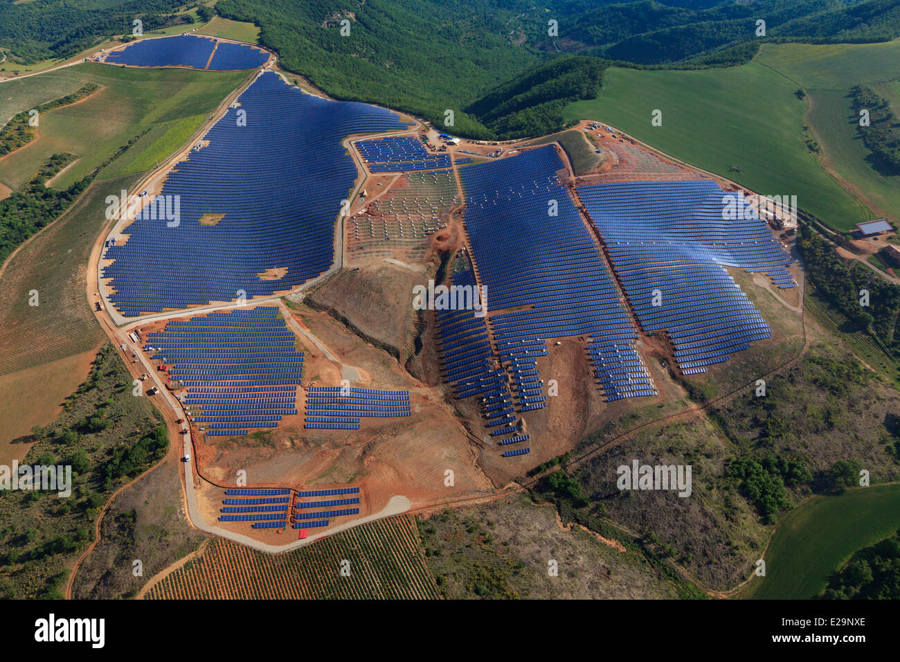 Frankreich, Alpes de Haute Provence, Les Mees, Photovoltaik-Solaranlage, die Solarmodule von vier Unternehmen auf die Stockfoto