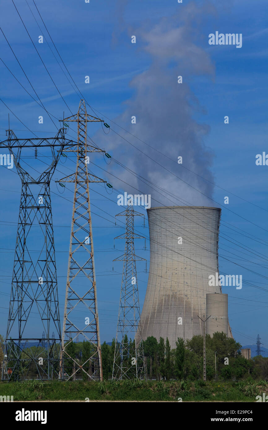 Frankreich, Drome, nukleare Industriestandort Tricastin, Turm von Eurodif Uran-Anreicherungsanlage Kühlung von Areva betrieben und Stockfoto