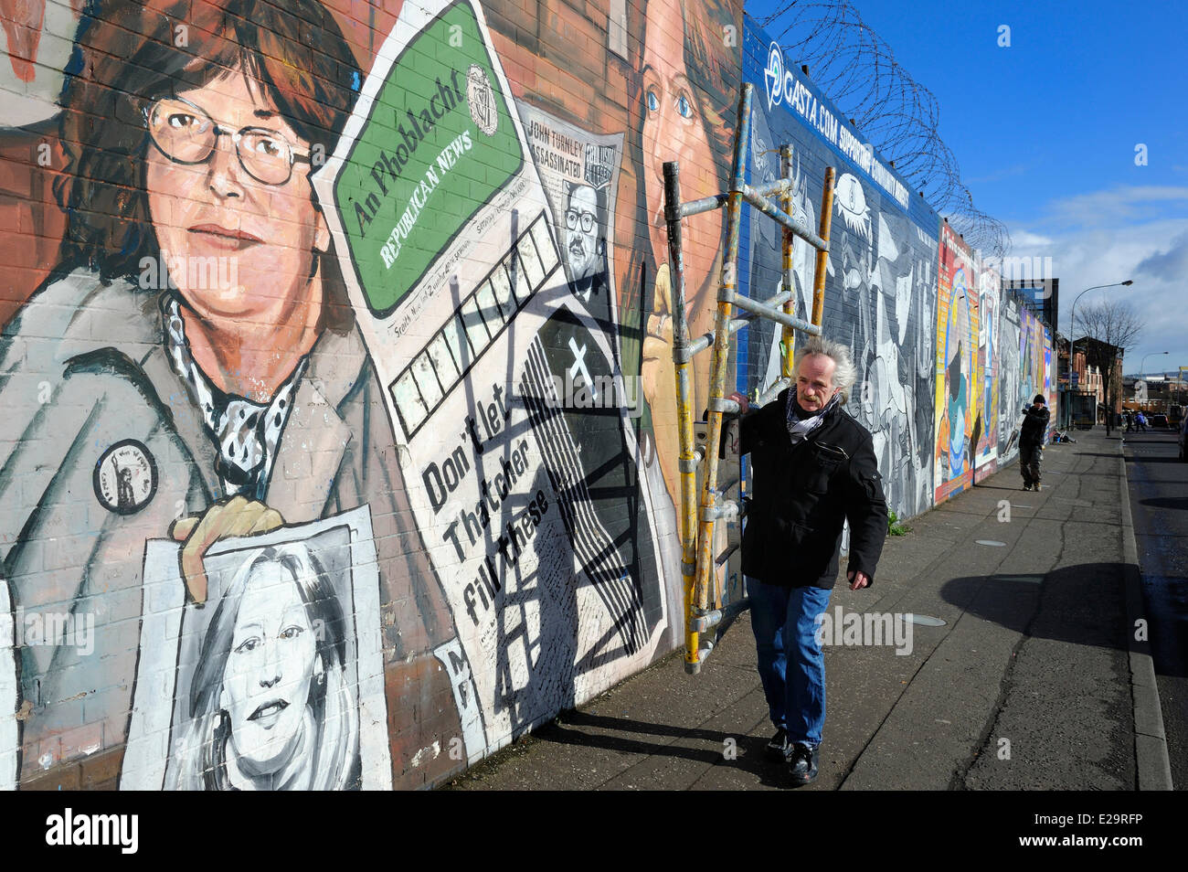 Großbritannien, Nordirland, West Belfast, katholische fällt Bereich, International oder Solidarität Wand Wandbilder auf fällt weg, Stockfoto