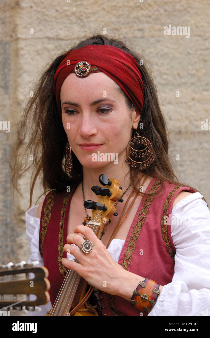 Frankreich, Ardennen, Limousine, Mittelalterfest, mittelalterliche Musiker Geige spielen Stockfoto