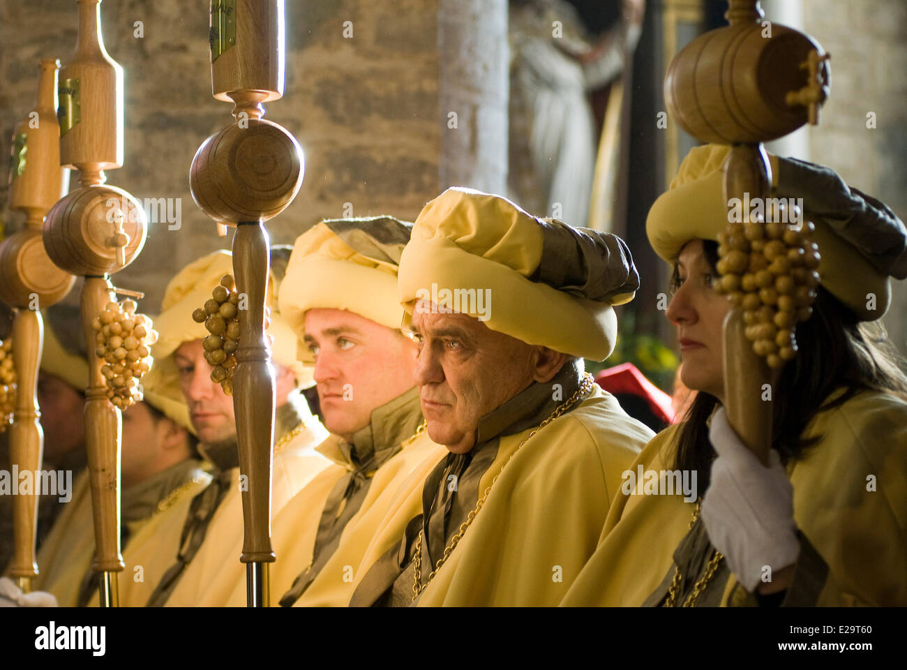 Frankreich, Jura, Arbois, Durchbruch des gelben Weins, Messe in der Kirche Saint-Just, Botschafter des gelben Weins Stockfoto