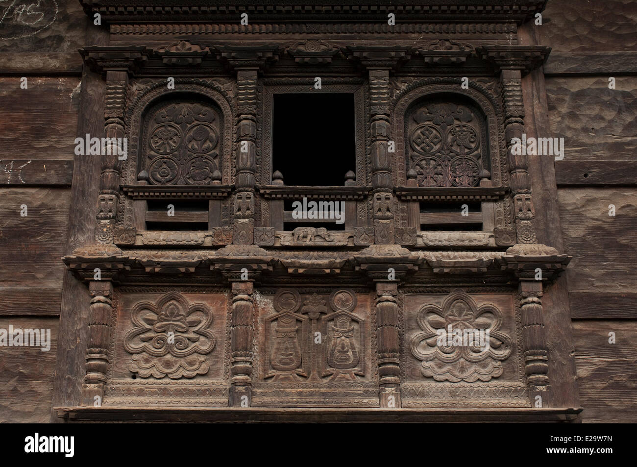 Bagmati Zone, Rasuwa Distrikt, Trisuli-Tal, Nepal, Gatlang, Tamang Heritage Trail, geschnitzte Holz-Fenster Stockfoto