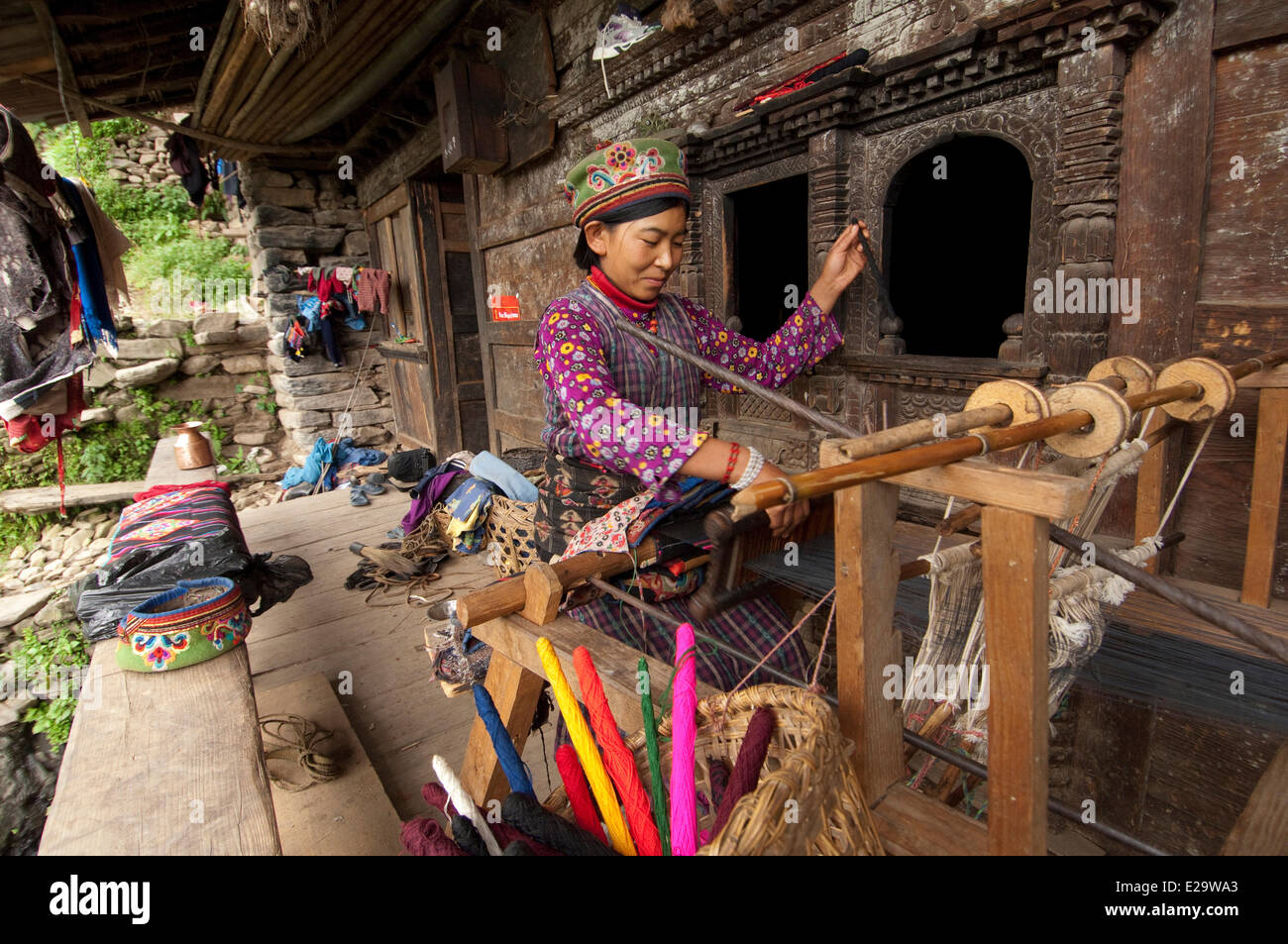 Nepal, Bagmati Zone, Rasuwa Distrikt, Trisuli-Tal, Gatlang, Tamang Heritage Trail, traditionellem Handwerk; Webmaschine Stockfoto