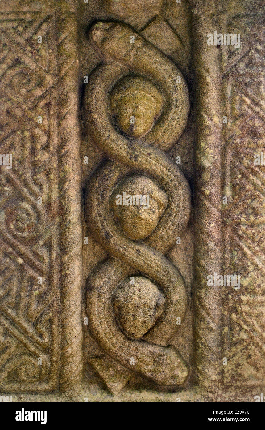 Muiredach High, Monasterboice, County Louth, Irland überqueren (900-923 n. Chr.), Interlaced Porträt leitet und schlängelt sich die 5,5 Meter Stockfoto