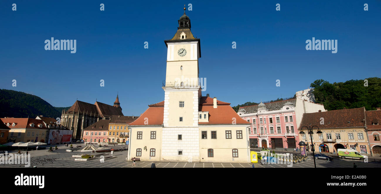 Rumänien, Transsilvanien, Brasov, Piata Sfatului (Rathausplatz), Casa Sfatului (Rathaus) und schwarze Neagra (schwarze Stockfoto