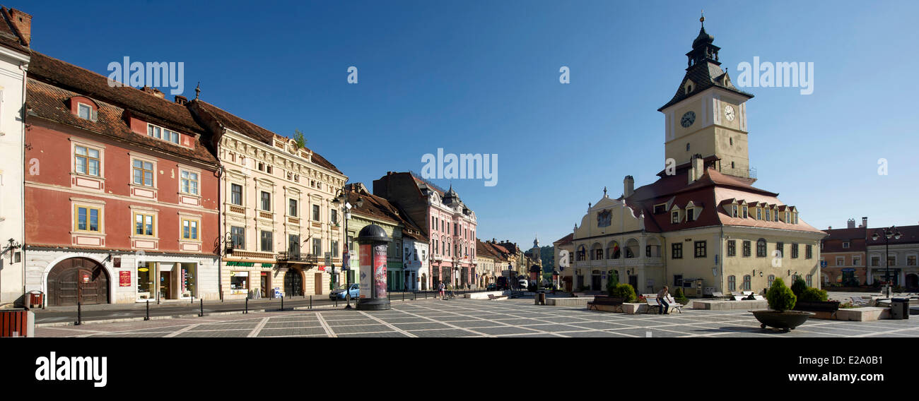 Rumänien, Siebenbürgen, Brasov, Piata Sfatului (Rathausplatz), Casa Sfatului (Rathaus) Stockfoto