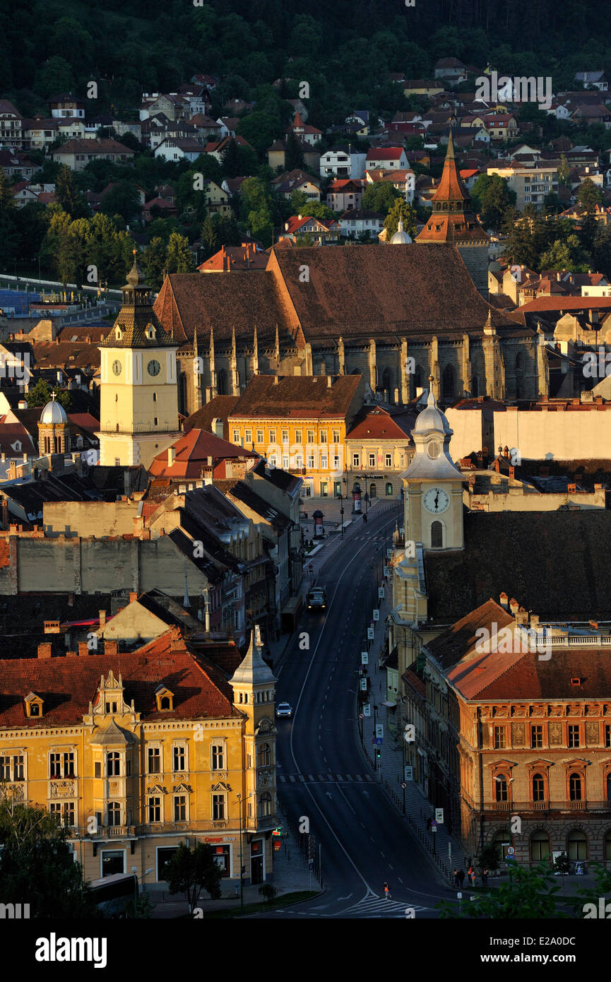 Rumänien, Siebenbürgen, Brasov, Casa Sfatului (Rathaus) und Biserica Neagra (schwarze Kirche) Stockfoto