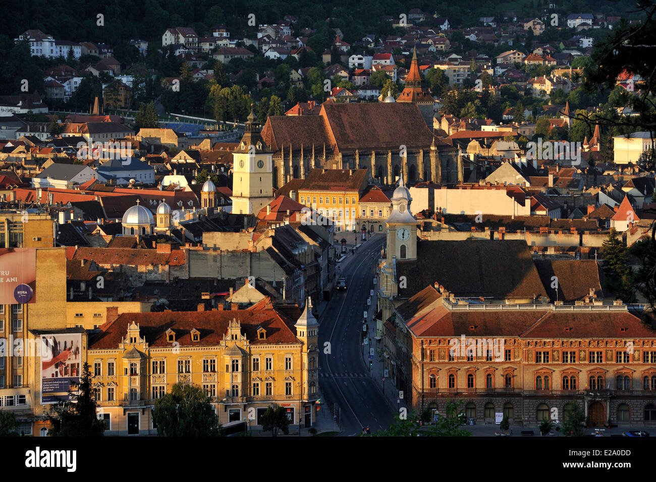 Rumänien, Siebenbürgen, Brasov, Casa Sfatului (Rathaus) und Biserica Neagra (schwarze Kirche) Stockfoto